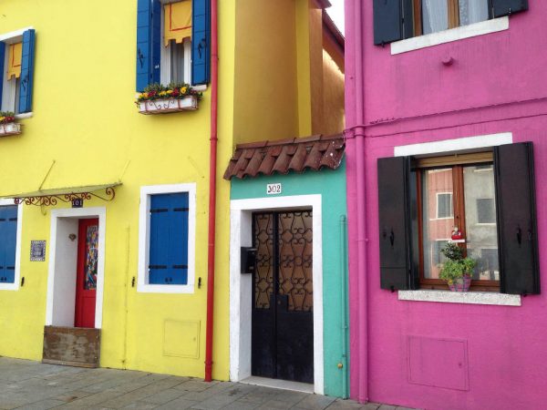Burano's brightly painted houses • www.casamiatours.com