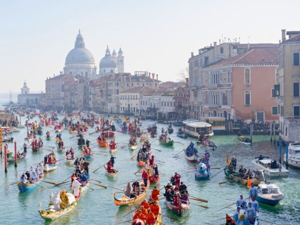 grand canal venice with boats on it