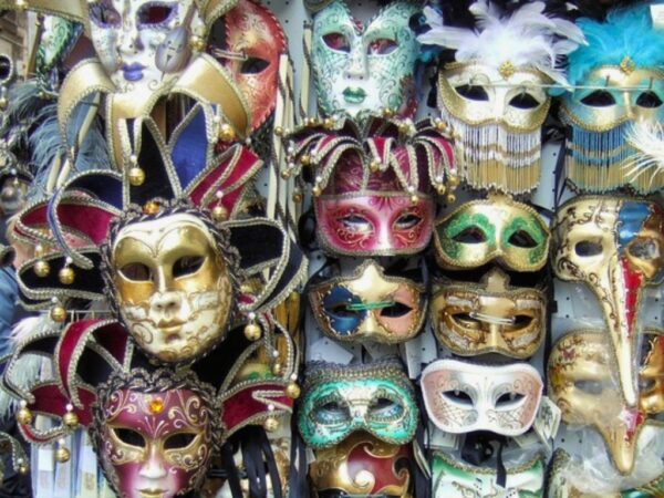 mask store display