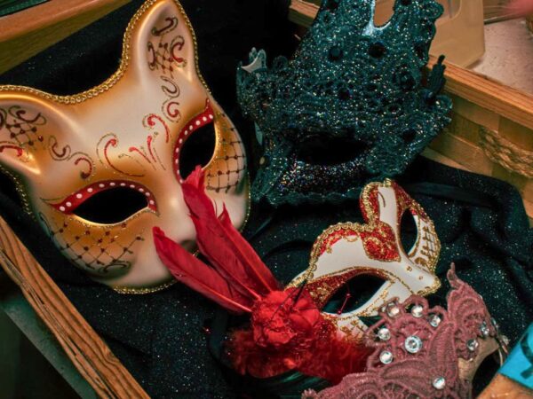 basket with Venice masks