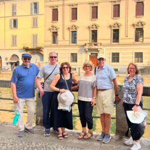 group picture of milan navigli tour