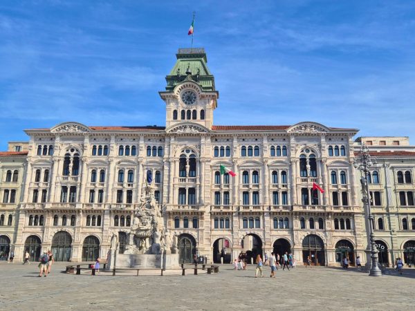 trieste piazza unita d'italia main building and statue